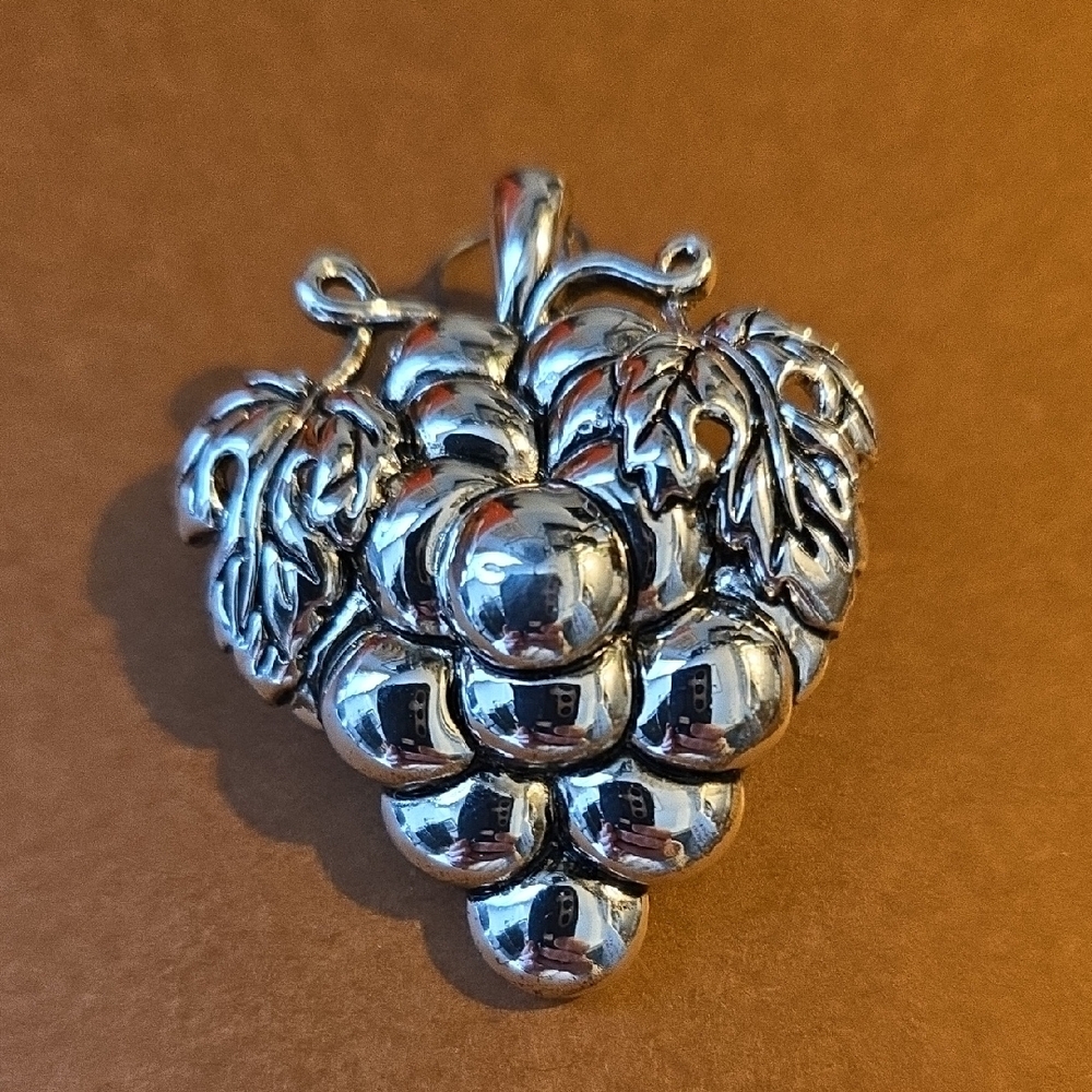 Elegant Silver Grape Cluster Pendant/Brooch